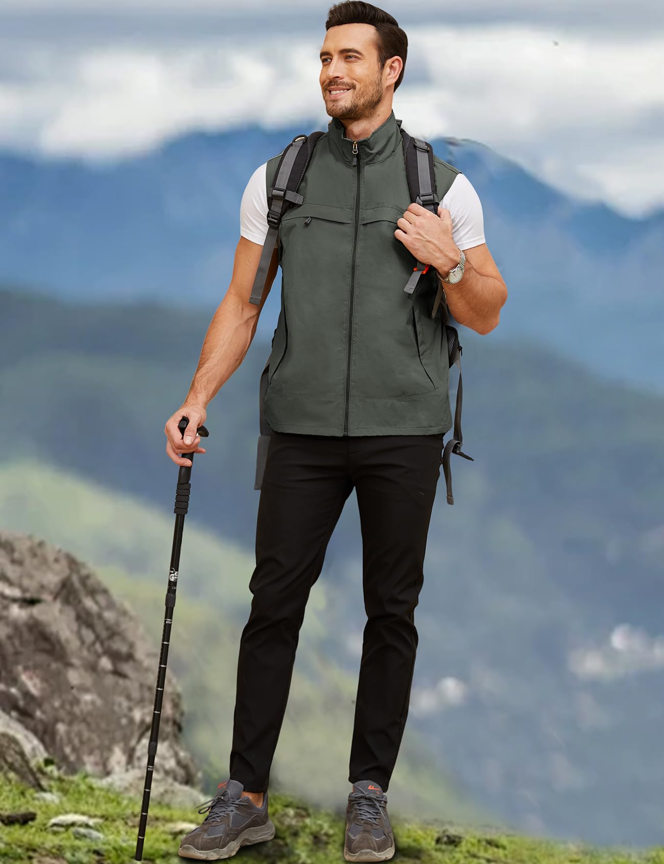 Gihuo Mens Casual Lightweight Travel Vest Summer Utility Safari Vest Sleeveless Jackets for Travel Hiking Fishing