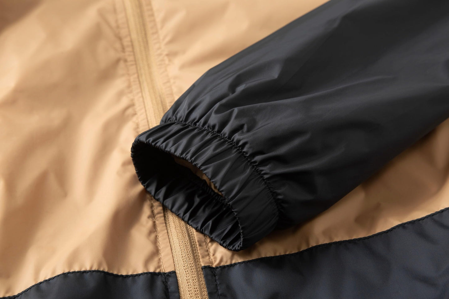 Men's Lightweight Windbreaker Jackets Outdoor Hooded Pocket Raincoat Jacket