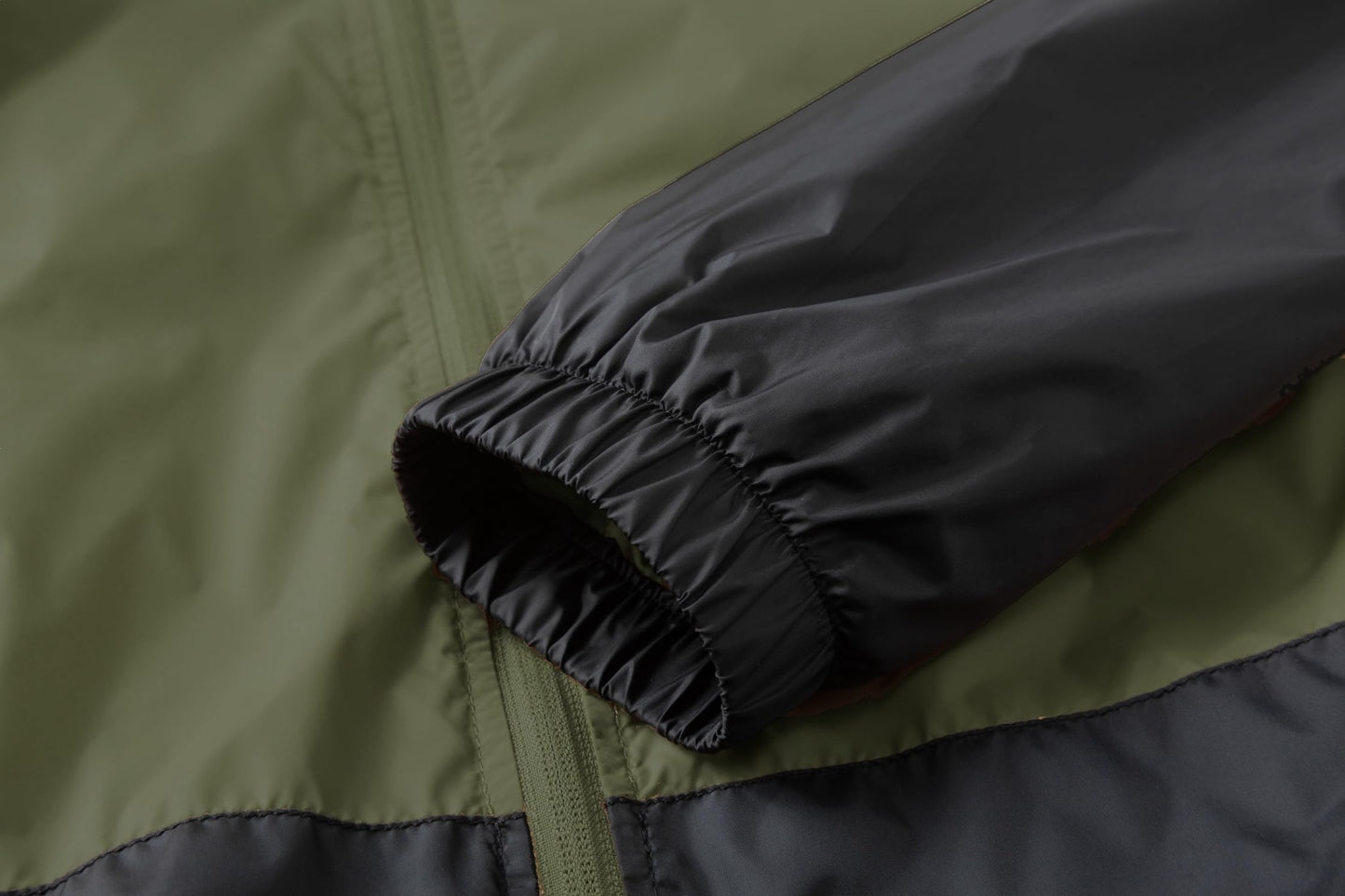 Men's Lightweight Windbreaker Jackets Outdoor Hooded Pocket Raincoat Jacket
