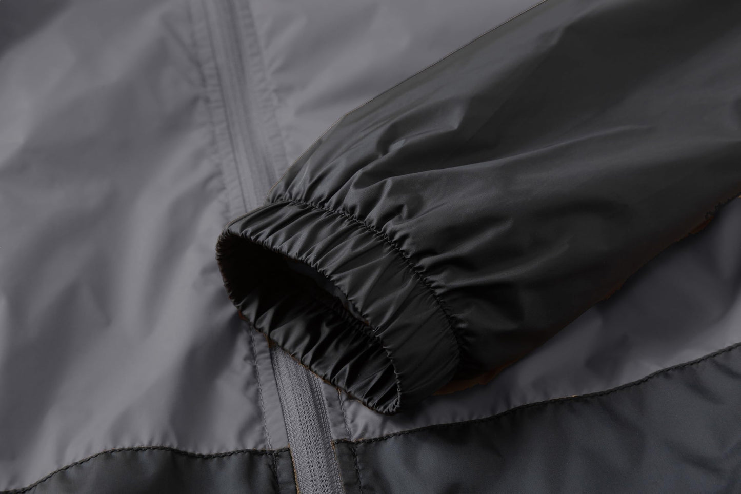 Men's Lightweight Windbreaker Jackets Outdoor Hooded Pocket Raincoat Jacket